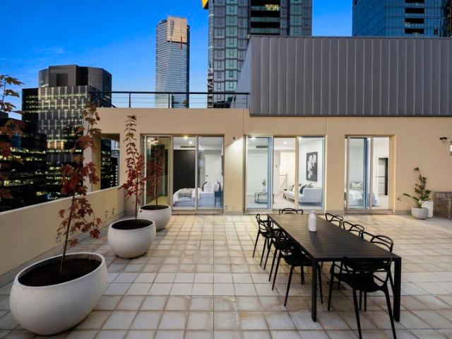 North Facing Grandeur, Elevated Luxury & Exceptional Outdoor Appeal