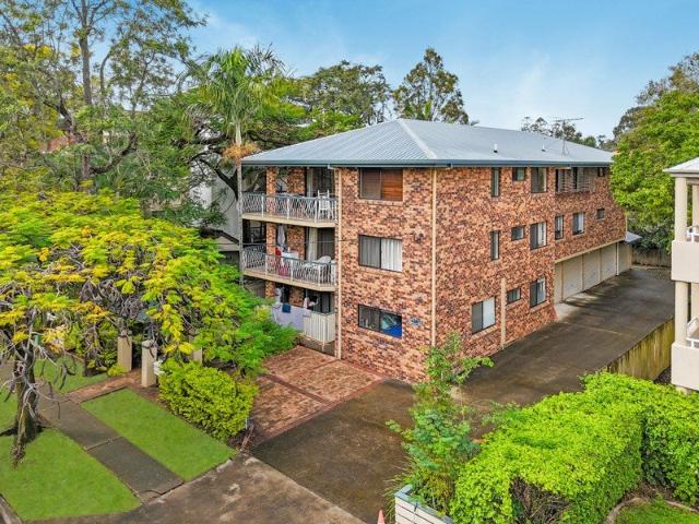 North Facing Ground Floor Apartment | Walk to UQ & CityCat