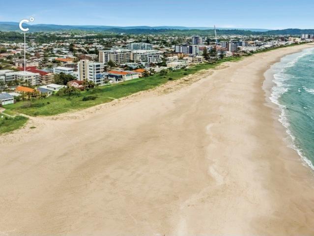North Facing Ground Floor Apartment Metres from the Beach!