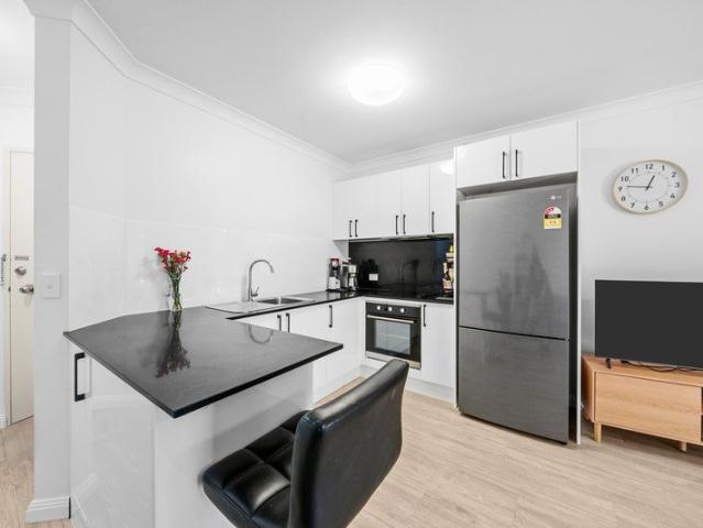 North Facing | Ground Floor | Steps to the Green Bridge & HOTA