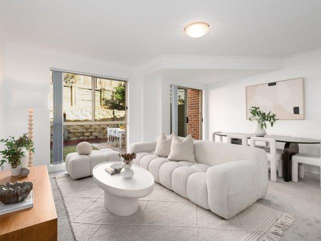 North Facing Double Brick Townhouse In Quiet Location on 279sqm