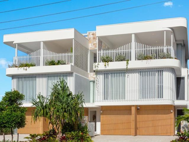 North facing designer oasis with rooftop terrace and private lift