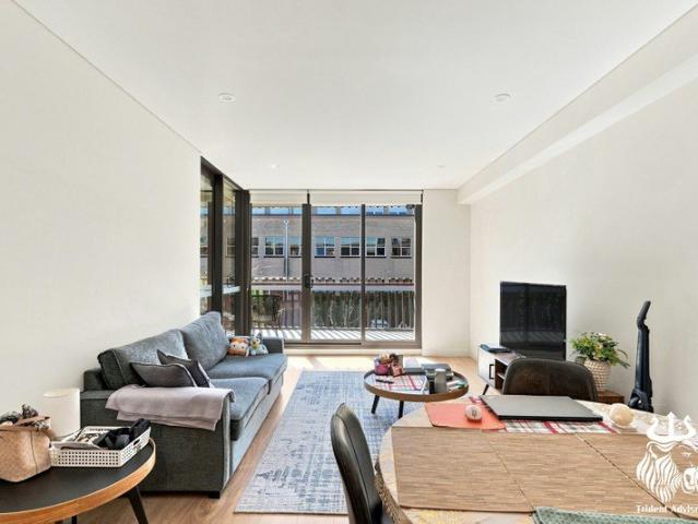 North Facing Designer Residence in the Heart of Crows Nest