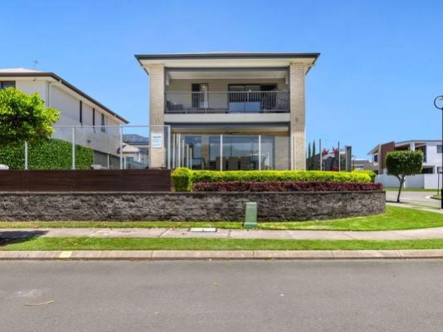 North Facing Entertainer, Promising Waterfront Style and Space