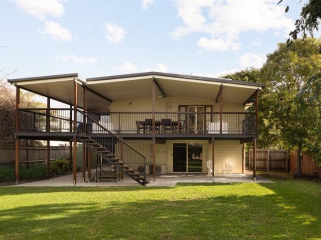 North facing entertaining and family sized living