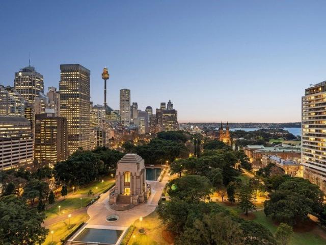 North Facing Elegance with Iconic Hyde Park Views