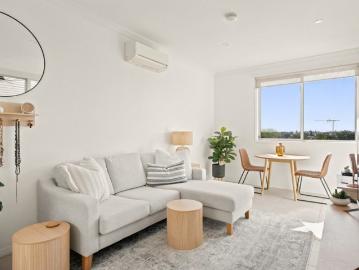 North Facing, Elevated Apartment with Sweeping Views
