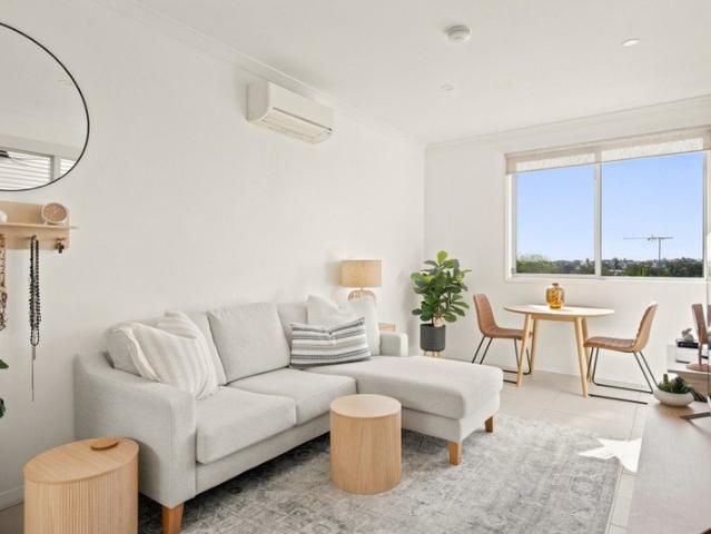 North Facing, Elevated Apartment with Sweeping Views
