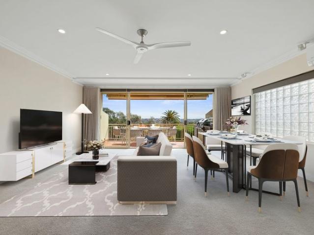 NORTH FACING EXECUTIVE APARTMENT Entrance through main pedestrian foyer level on Gerard Lane