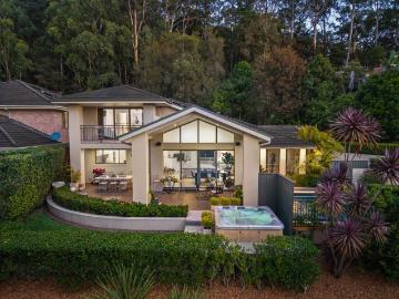 North Facing Family Entertainer with Pool, Spa & Versatile Living Spaces