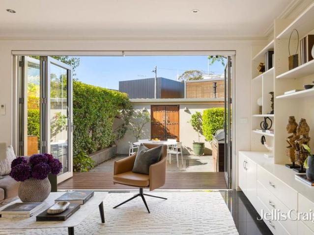 North facing family grandeur with double garaging