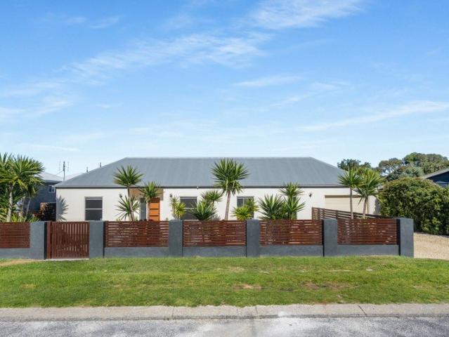 North Facing Family Home Close to the Lake