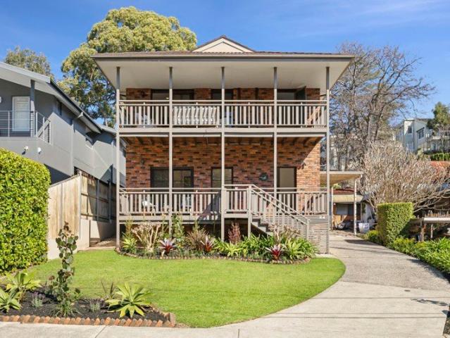 North facing family home in leafy parkside cul de sac