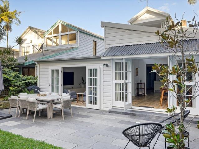 North facing family home in premier park side address