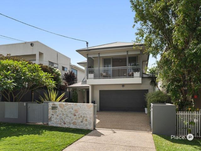 Exclusive River Avenue Living: A Pristine, Move In Ready Luxury