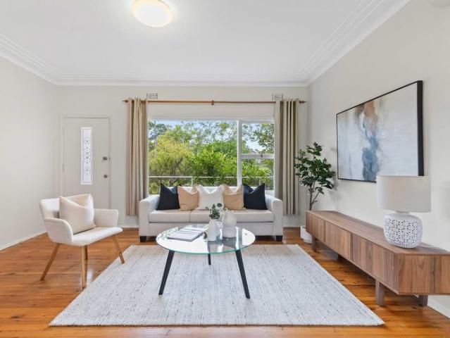 North Facing Family Home with Garden Maintenance Included