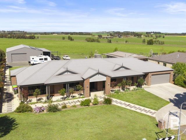 NORTH FACING FAMILY LUXURY WITH EXCEPTIONAL SHEDDING
