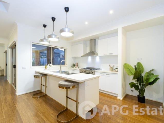 North Facing Family Luxury I 5 Bedrooms + Study in Bentley Park Estate