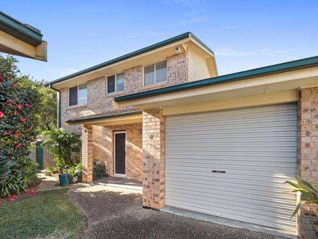 North Facing Family Townhouse with Huge Backyard and Undercover Entertaining Total Size 259 m2