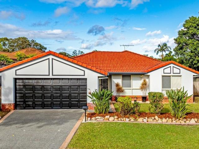 North Facing Home Walking Distance to Gumdale SS and 50m to Wakerley Park