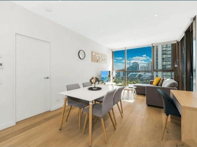North facing home with large study room and harbour views