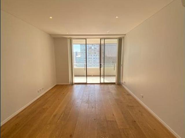 North Facing high level apartment with city and harbour view with timber floor