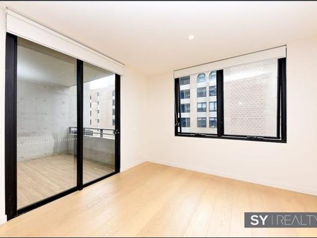 North facing one bedroom in the heart of GLEBE
