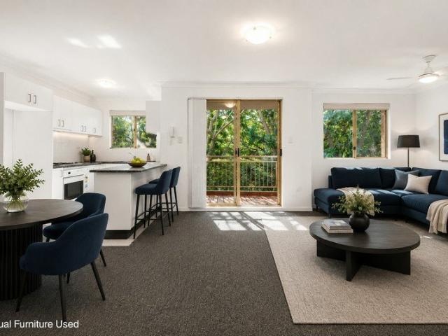 North Facing Oversized Lakeside Apartment