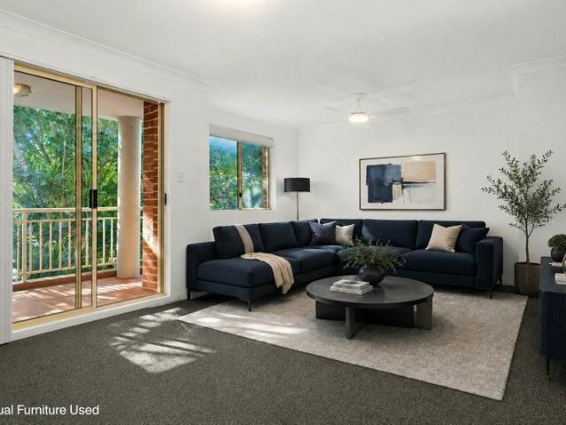 North Facing Oversized Lakeside Apartment