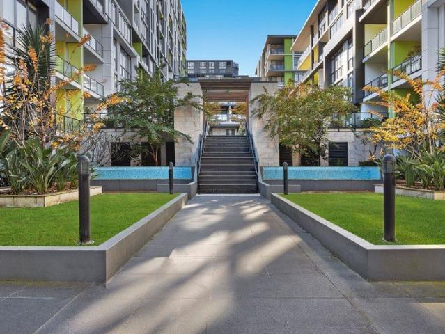 North Facing | Oversized | Waterfront Location