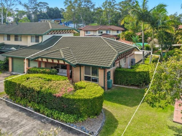 NORTH FACING LOW SET VILLA END POSITION WITH LARGE YARD