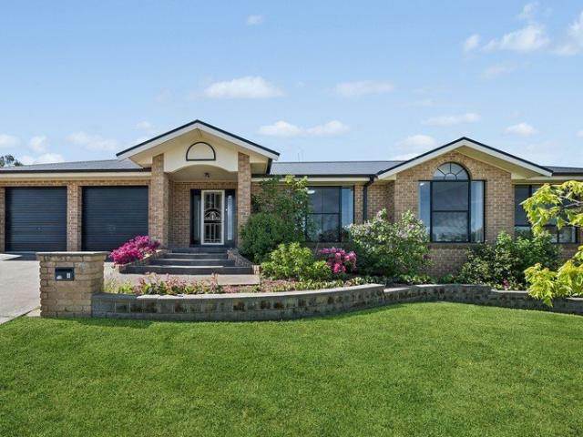 North Facing Living with Beautiful Outlooks