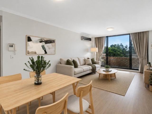 North facing, Lift Access, Walk to Metro