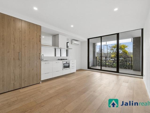 North Facing, Light Filled & Conveniently Positioned