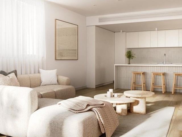 Lake Views Light Filled End Apartment