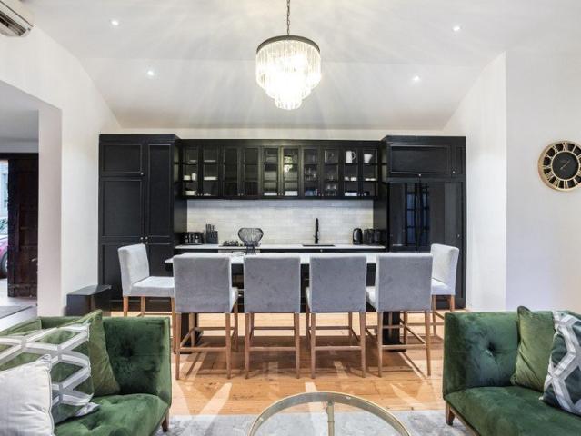 North Facing Luxury Northcote Villa / Townhouse. RENTAL WITH UTILITIES