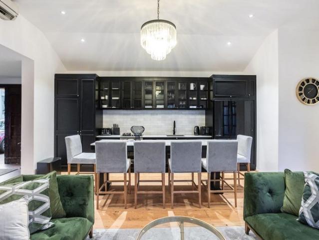 North Facing Luxury Northcote Villa / Townhouse. RENTAL WITH UTILITIES