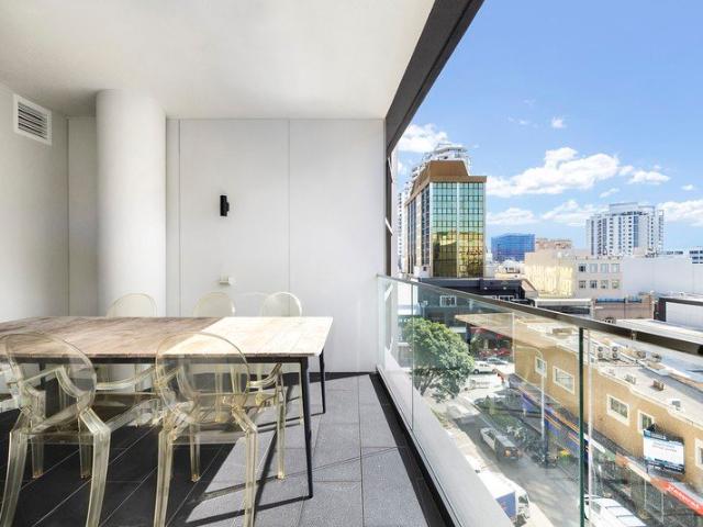 North Facing Luxury In The Landmark Bond
