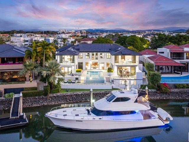 North Facing Luxury Waterfront Residence