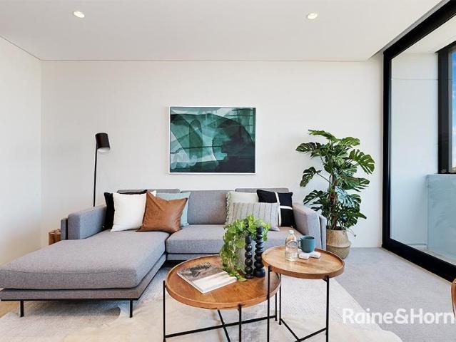 NORTH FACING MODERN ONE BEDROOM WITH STUDY!