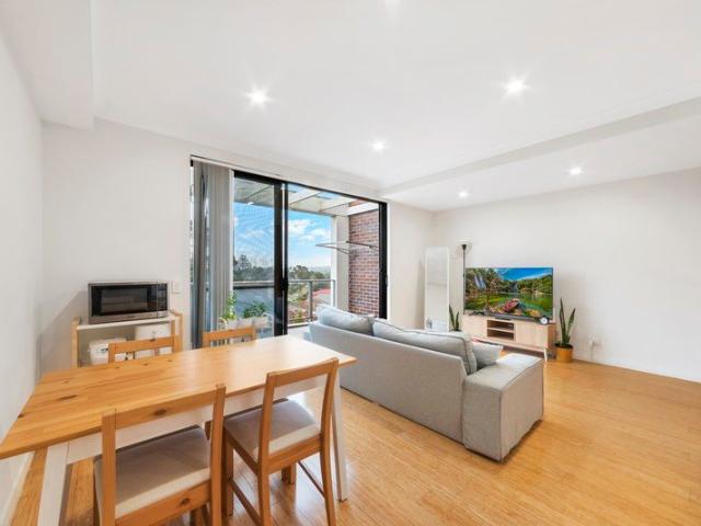 LEASED BY THOMAS ELLIOTT 0421 220 677