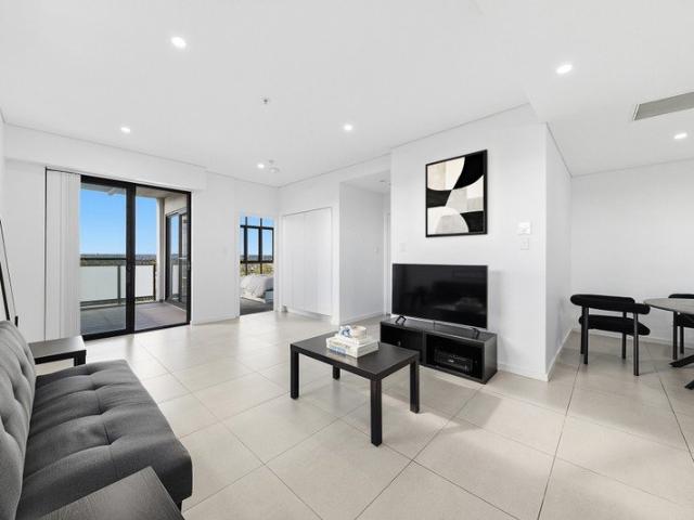 North Facing Modern Living with Panoramic City/Harbour Bridge Views