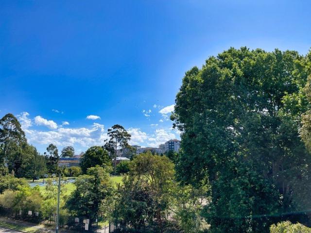 North Facing Modern Two bed Apt in the heart of Waitara