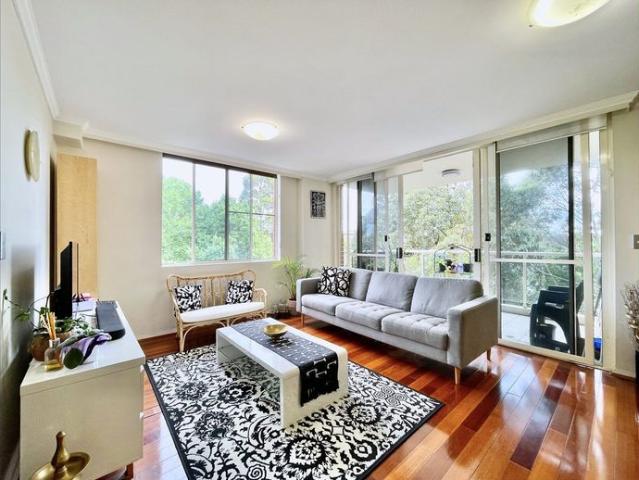 North Facing Modern Two bed Apt in the heart of Waitara