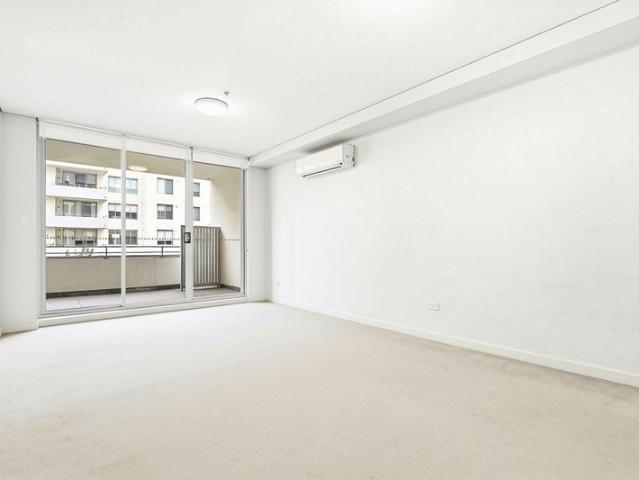 NORTH FACING, MODERN TWO BEDROOM APARTMENT