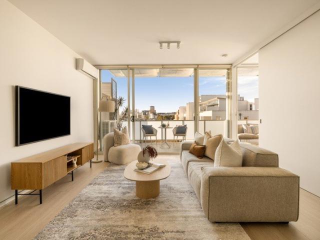 North Facing. Newly Refreshed. Uninterrupted City Views