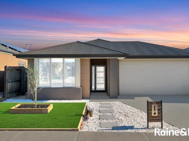 NORTH FACING, NEWLY RENOVATED 4BR HOME | WALKING DISTANCE TO WESTBOURNE GRAMMAR!
