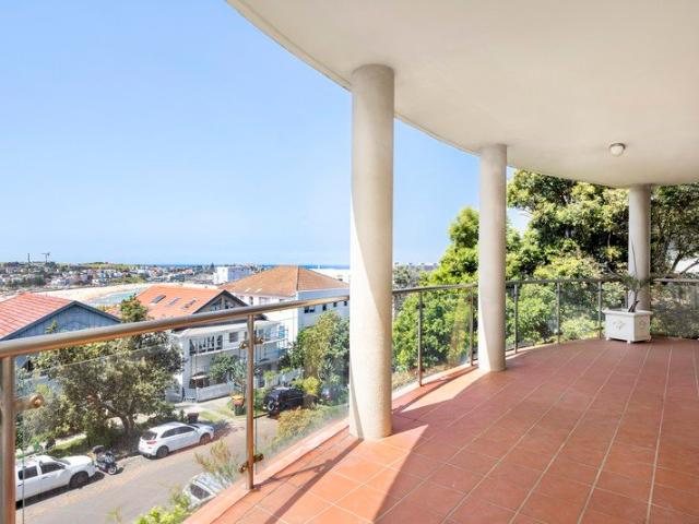 North Facing Seaside Sanctuary with Lock Up Garage