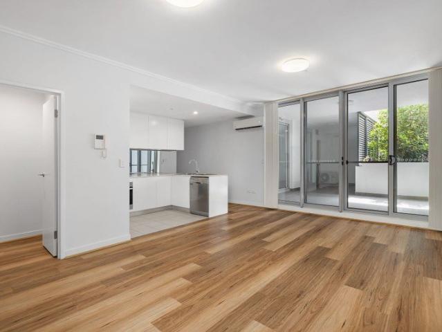 North Facing Skypoint Apartment | Corner Position with Courtyard Views