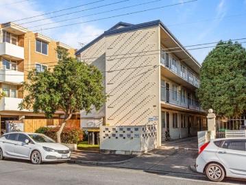 North Facing, Spacious Apartment!